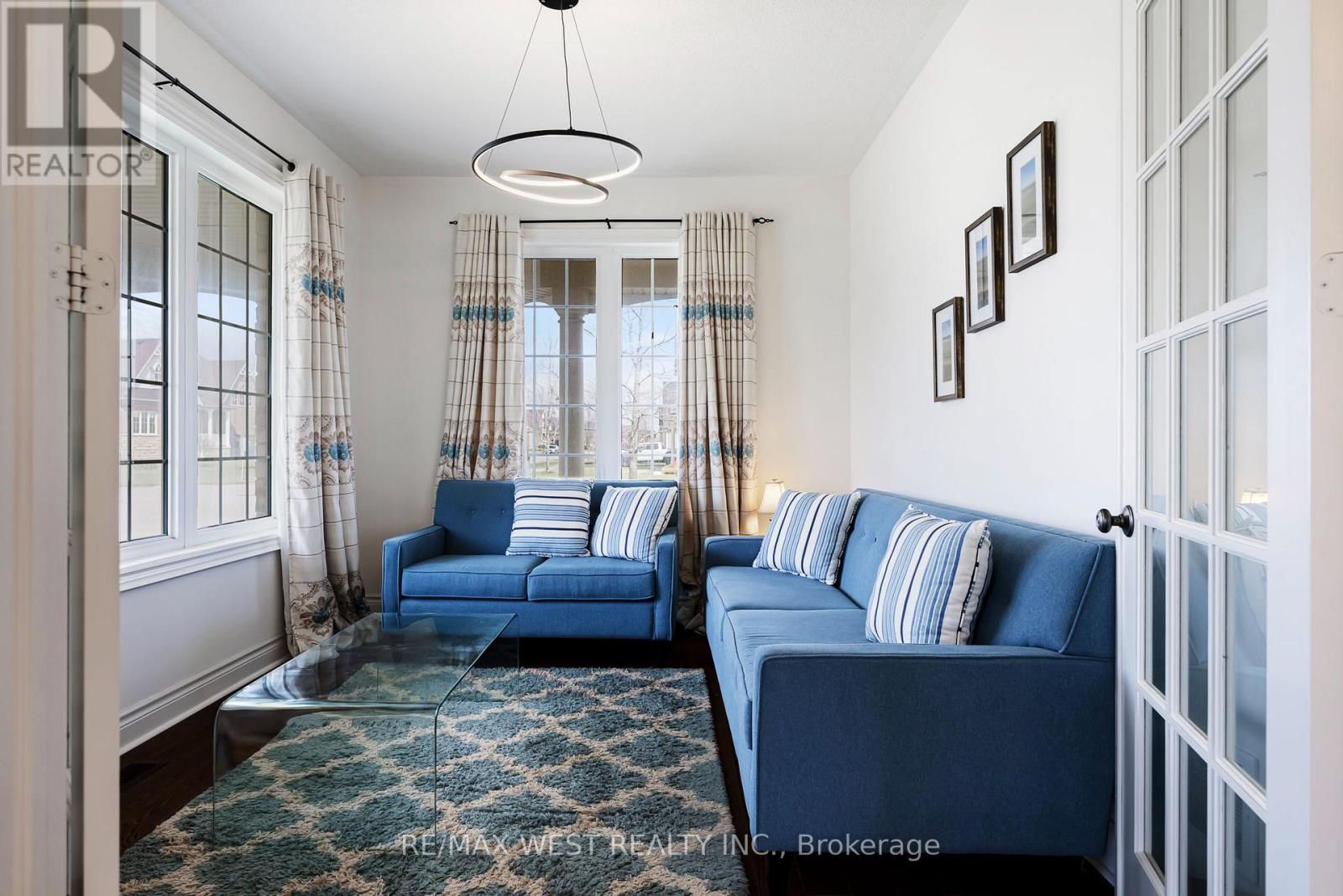 10 Stonegate Avenue Property Photo 6