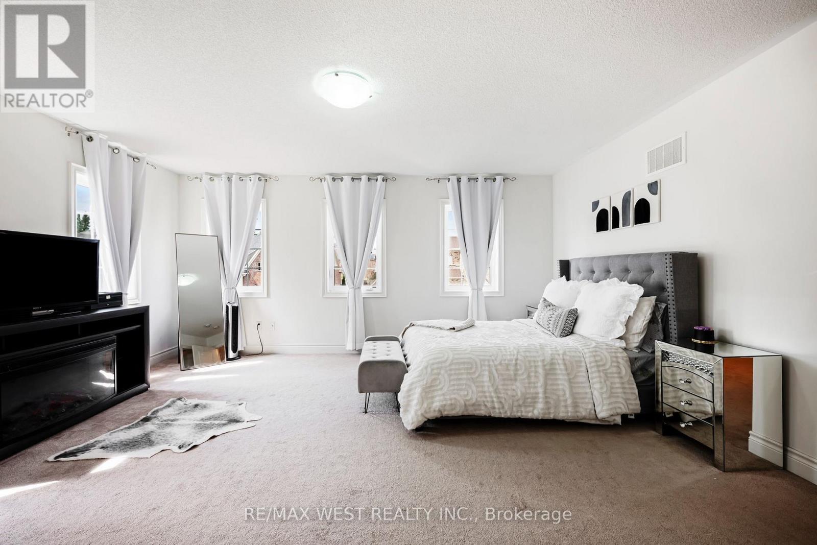 10 Stonegate Avenue Property Photo 8