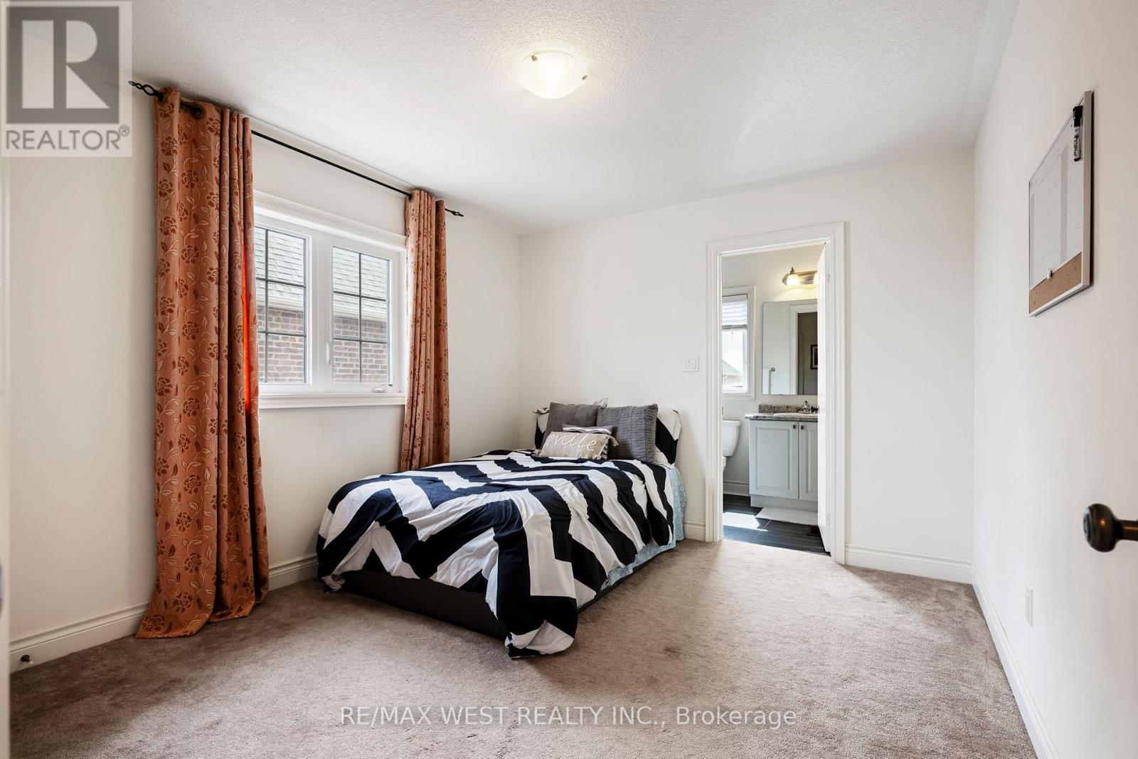10 Stonegate Avenue Property Photo 14