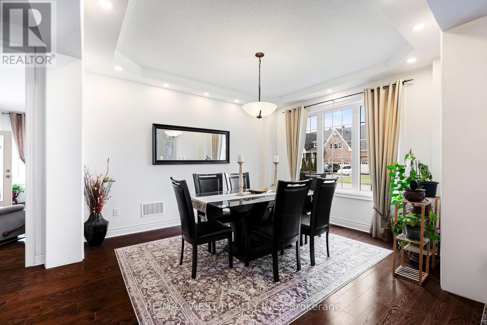 10 Stonegate Avenue Property Photo 15