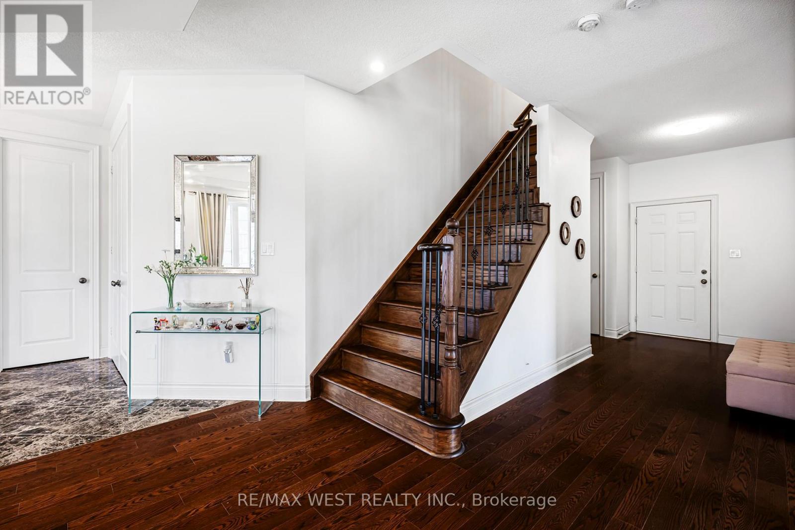 10 Stonegate Avenue Property Photo 21