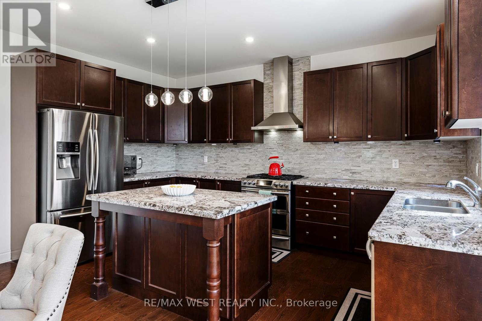 10 Stonegate Avenue Property Photo 23