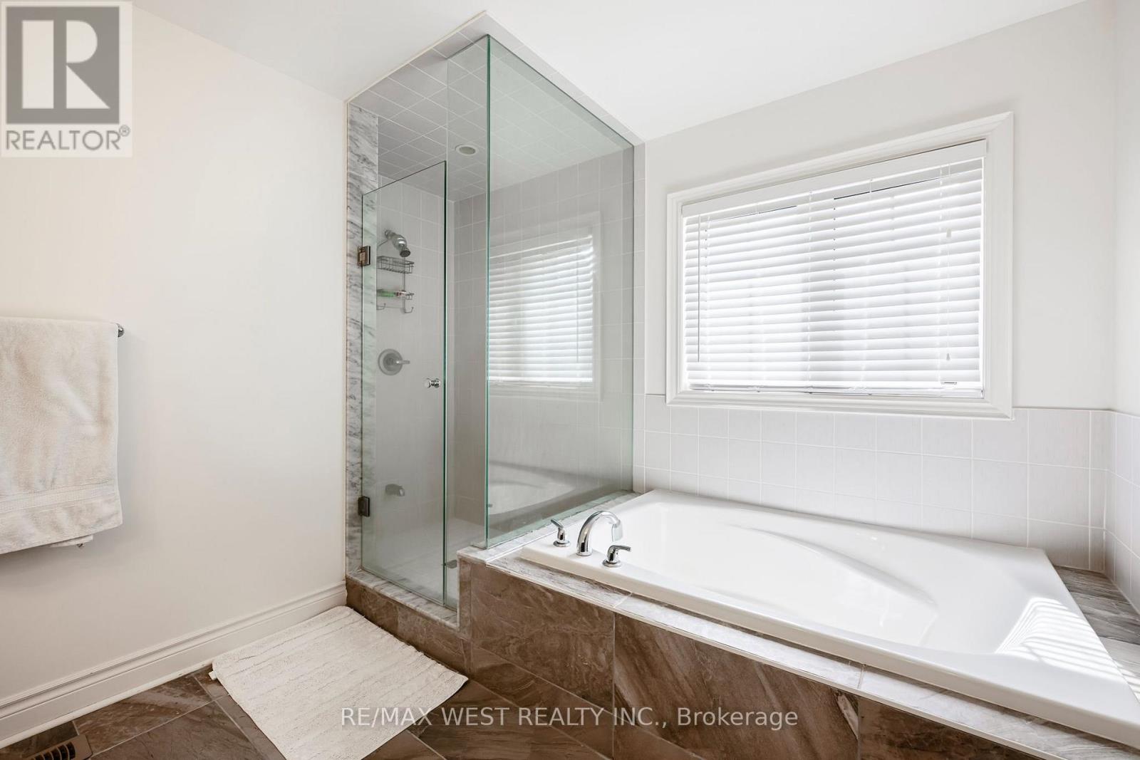 10 Stonegate Avenue Property Photo 25