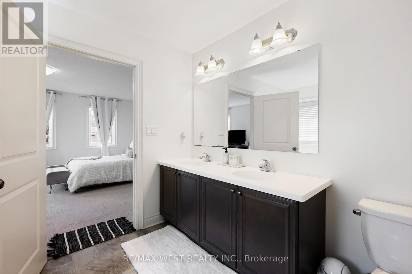 10 Stonegate Avenue Property Photo 26