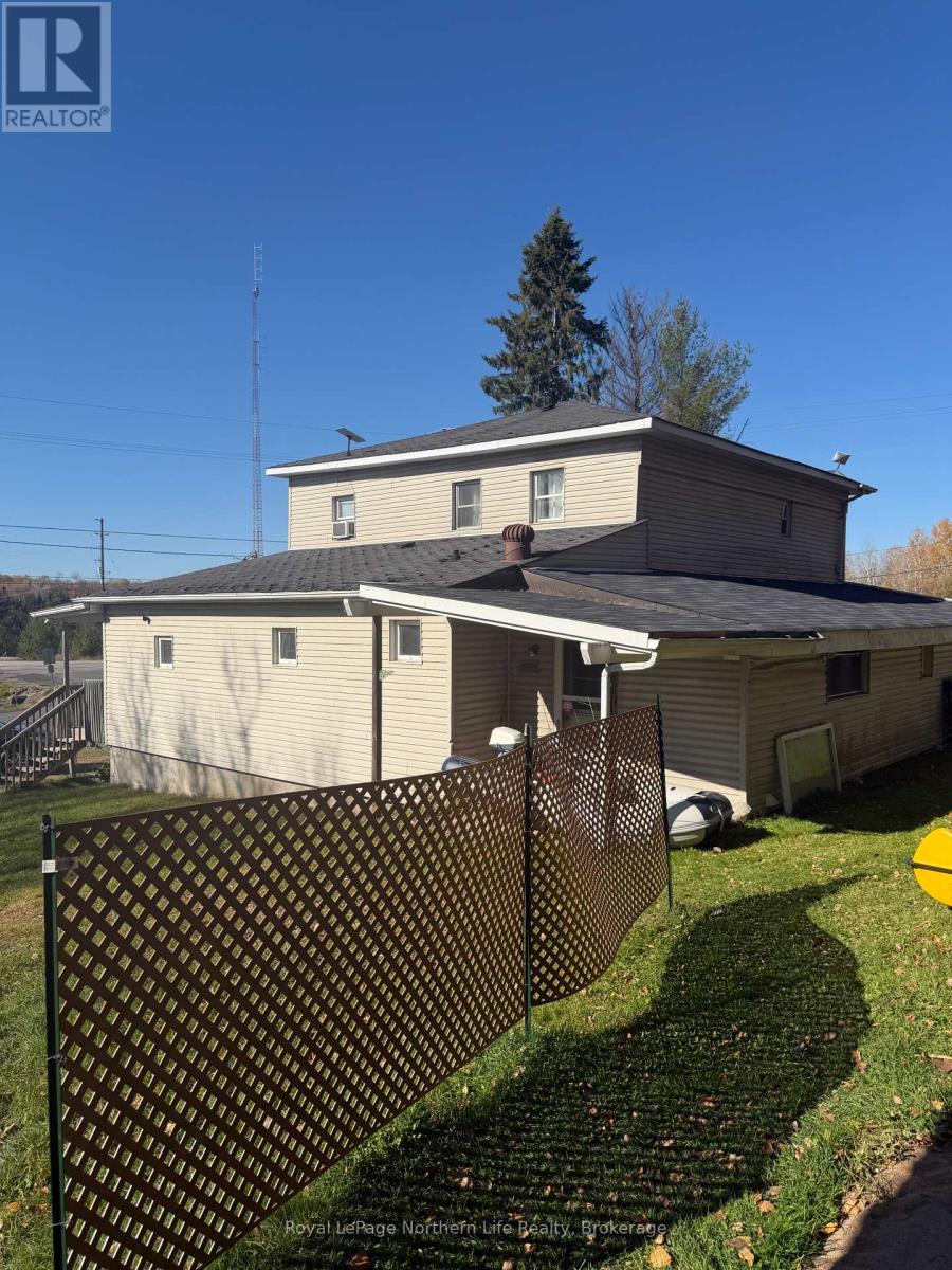226 Railway Street Property Photo 4