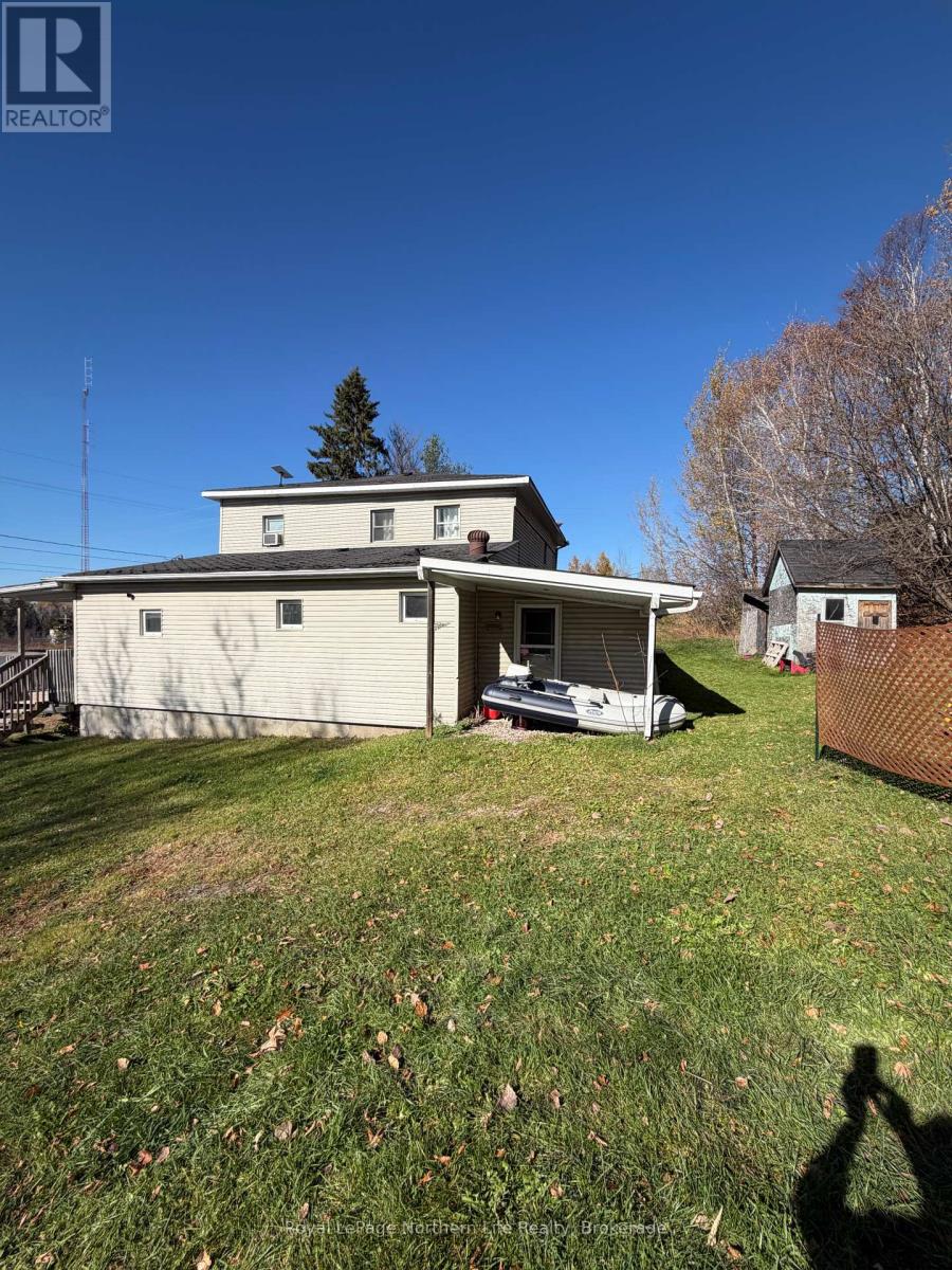226 Railway Street Property Photo 5