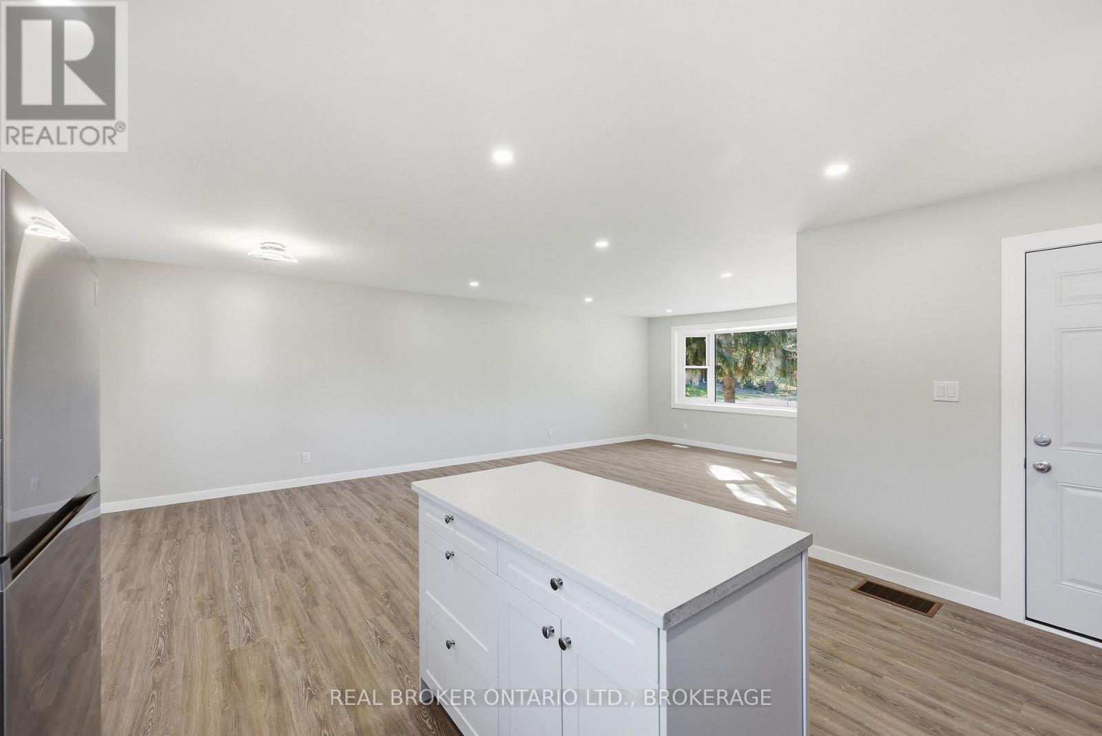 759 High Gate Park Drive Property Photo 11