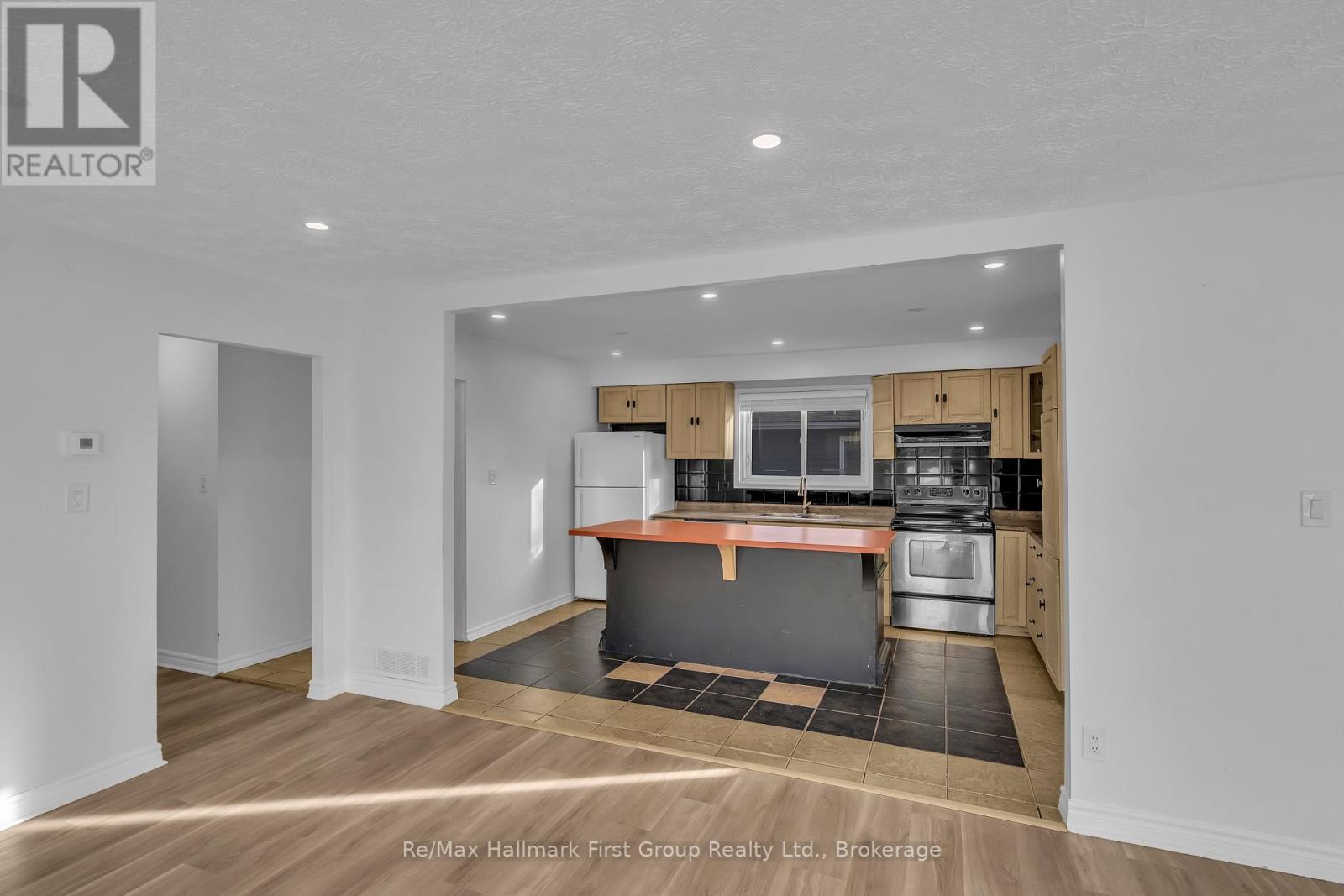 Main - 78 Commerford Street Property Photo 5