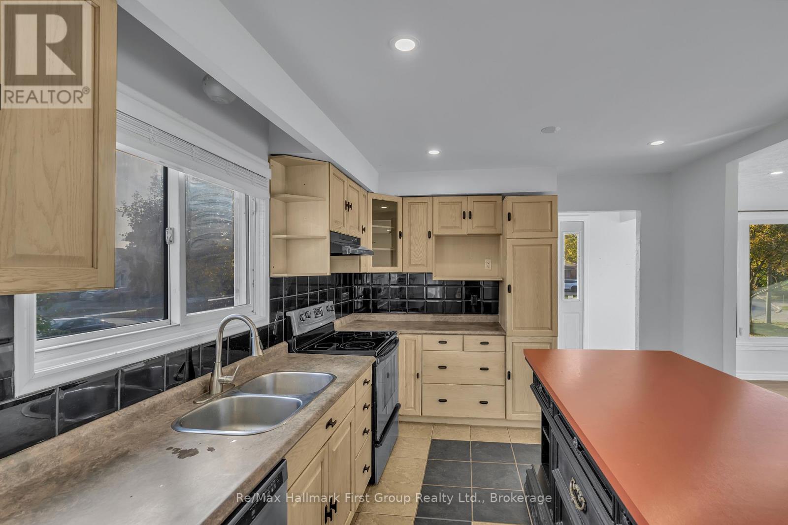Main - 78 Commerford Street Property Photo 10