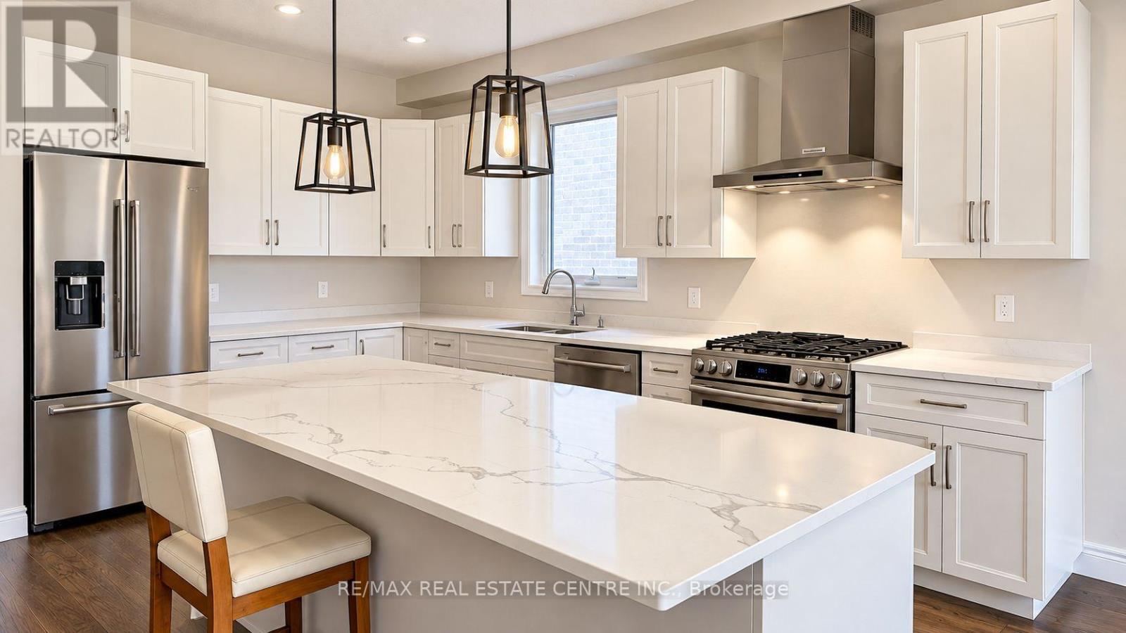 40 Tindall Crescent Property Photo 3