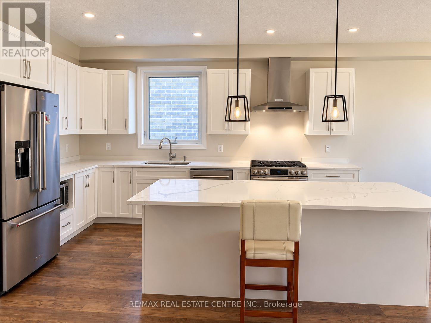 40 Tindall Crescent Property Photo 4