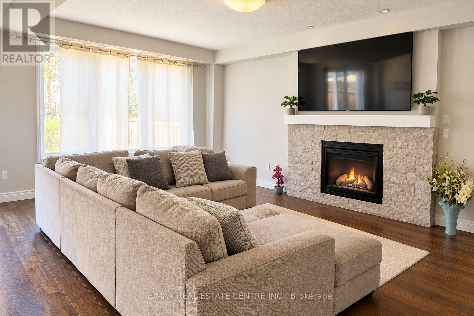 40 Tindall Crescent Property Photo 5