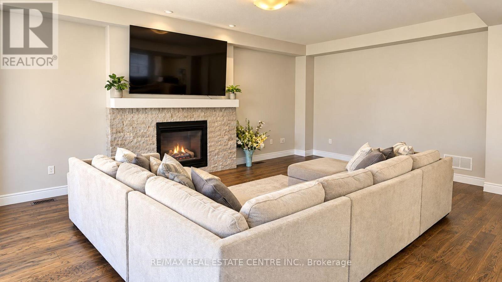 40 Tindall Crescent Property Photo 6