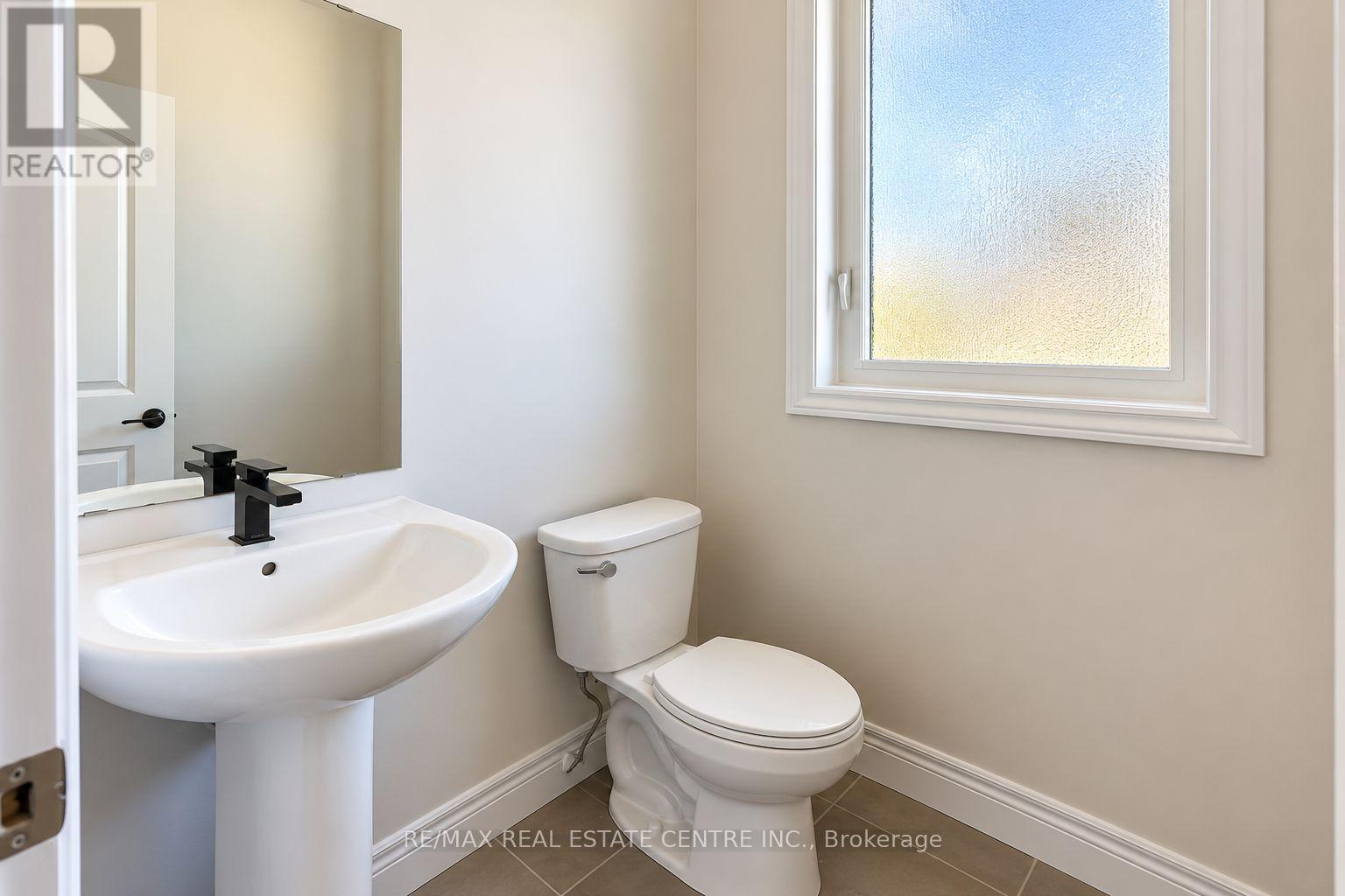 40 Tindall Crescent Property Photo 8