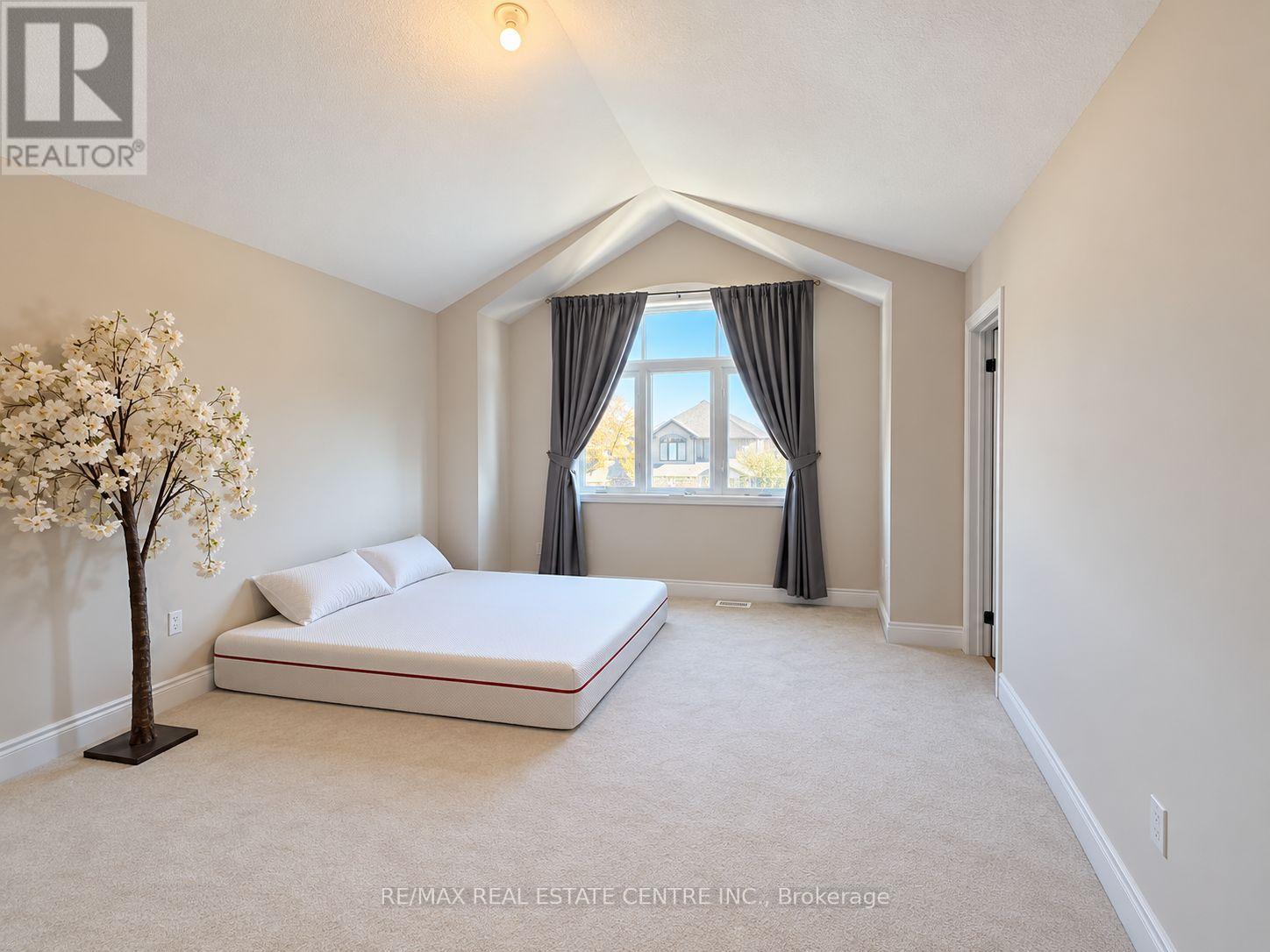 40 Tindall Crescent Property Photo 12