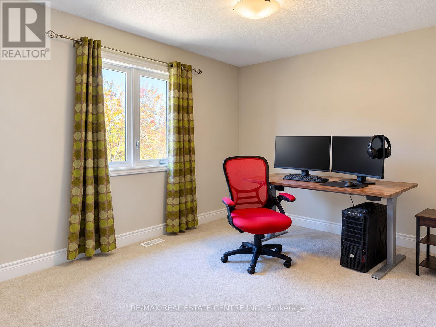 40 Tindall Crescent Property Photo 16