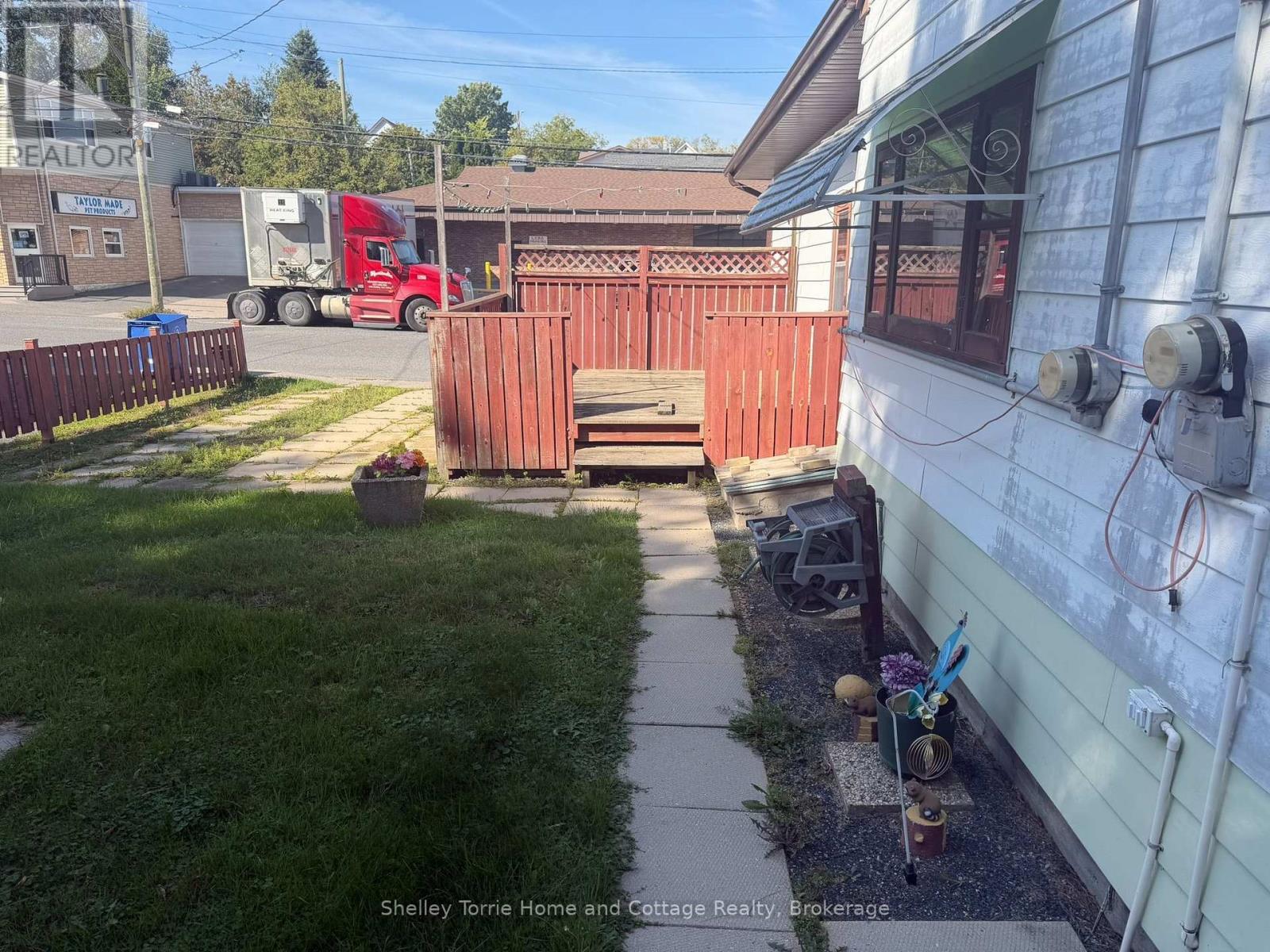 613 Front Street Property Photo 5