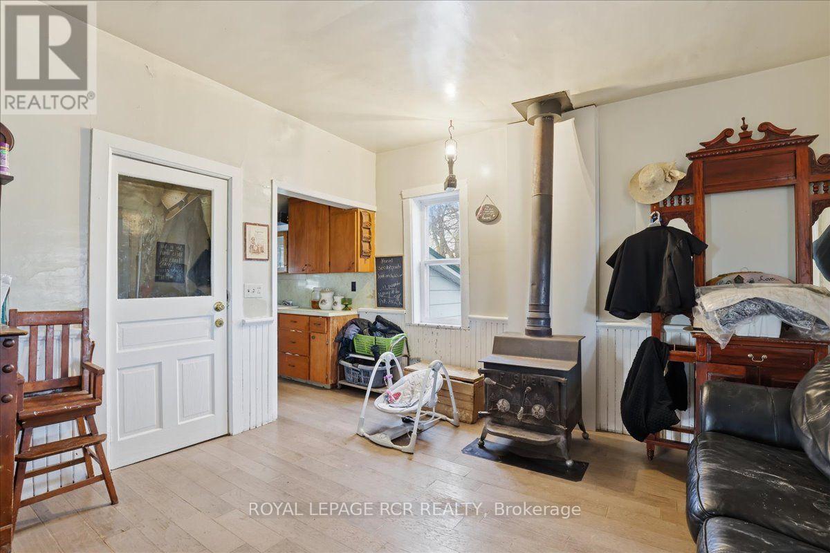 349 20 Side Road Property Photo 5