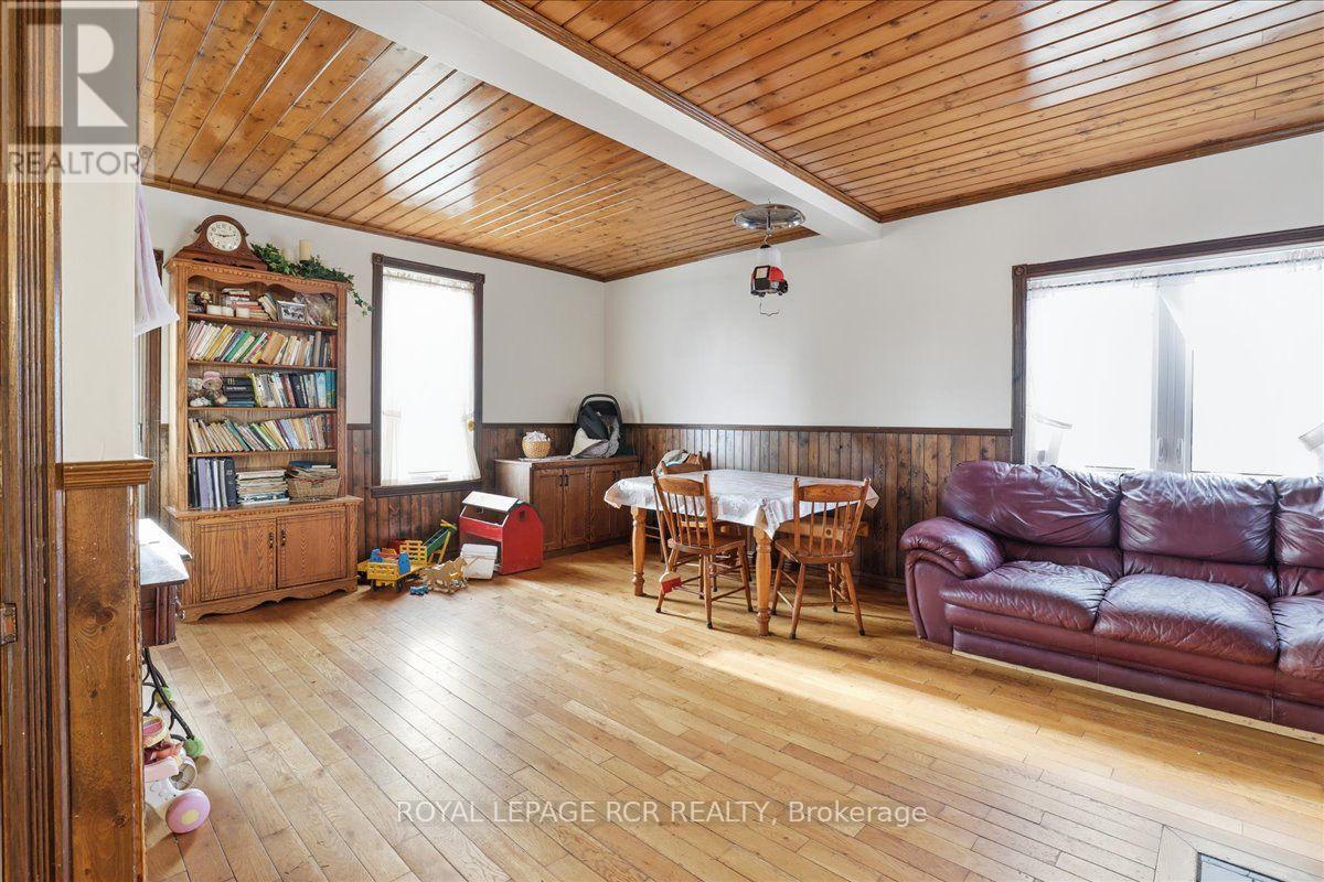 349 20 Side Road Property Photo 6