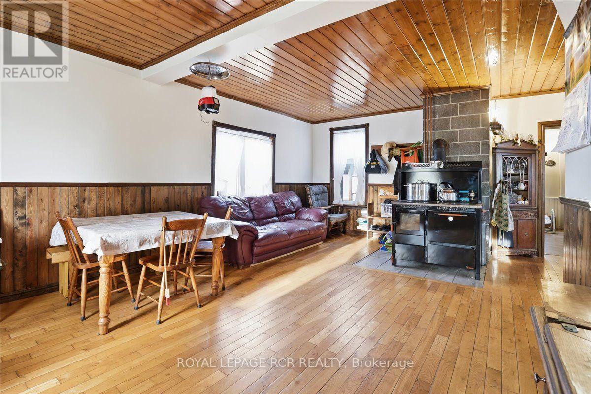 349 20 Side Road Property Photo 7
