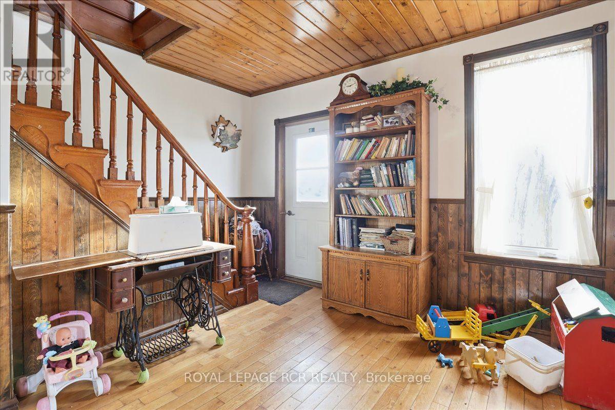 349 20 Side Road Property Photo 8