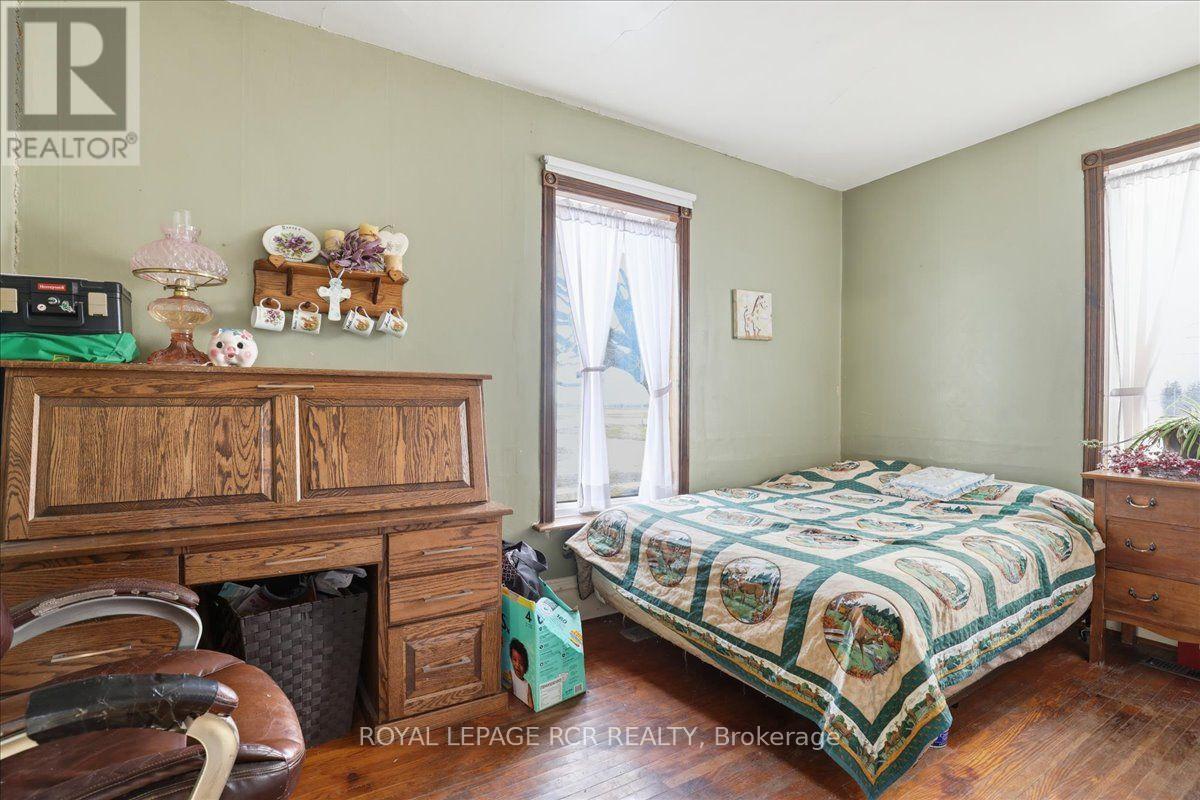349 20 Side Road Property Photo 9
