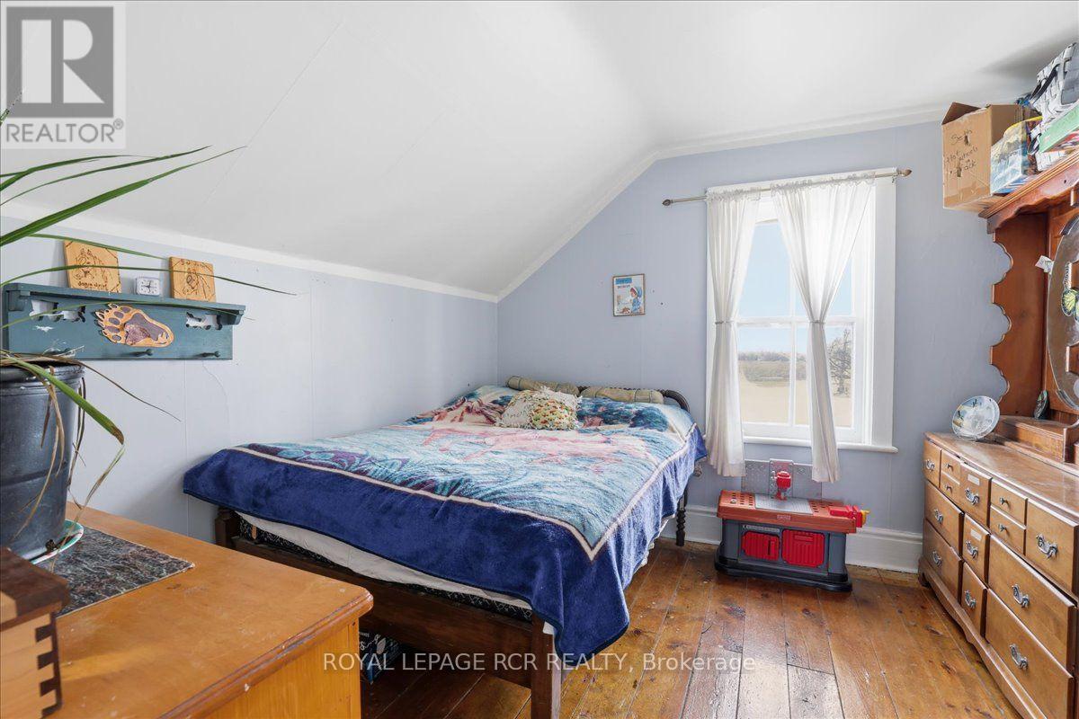 349 20 Side Road Property Photo 10