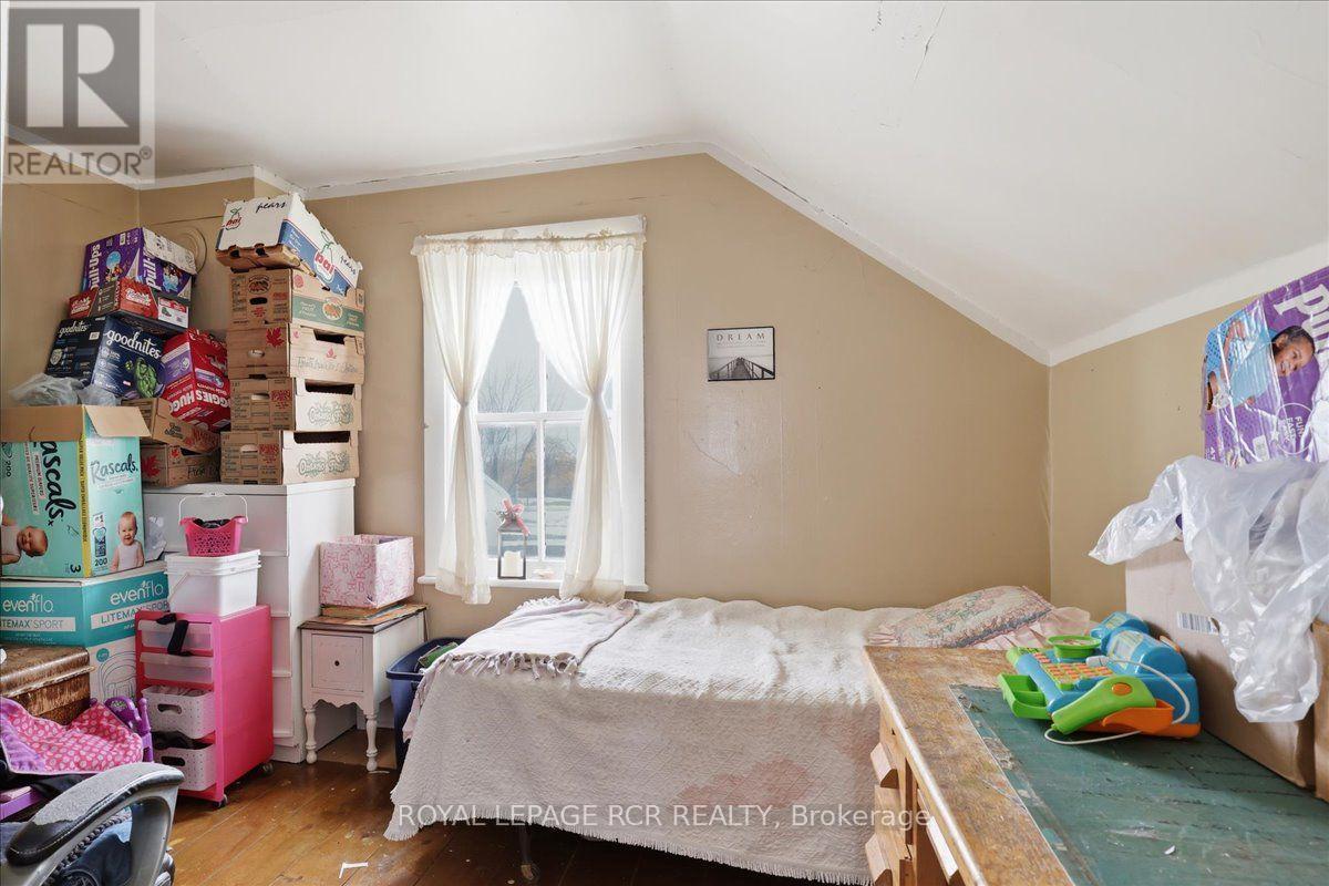 349 20 Side Road Property Photo 14