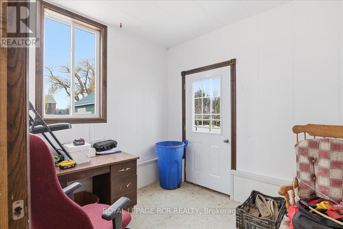 349 20 Side Road Property Photo 18