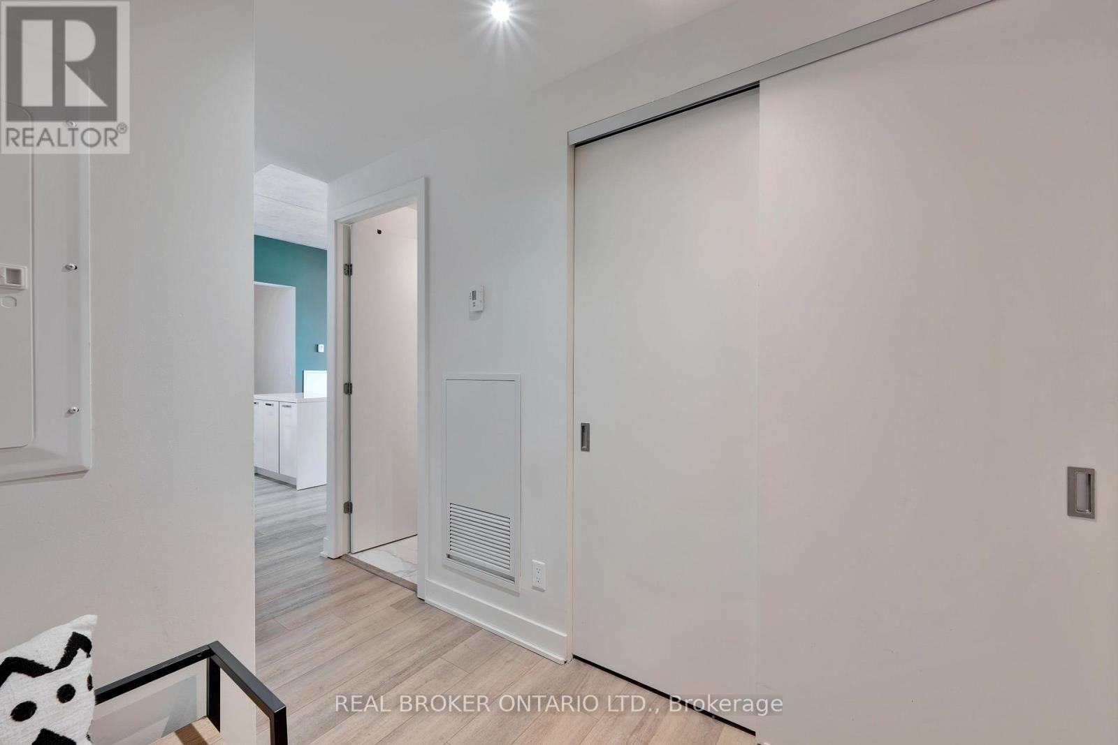 703 - 203 Catherine Street Property Photo 3