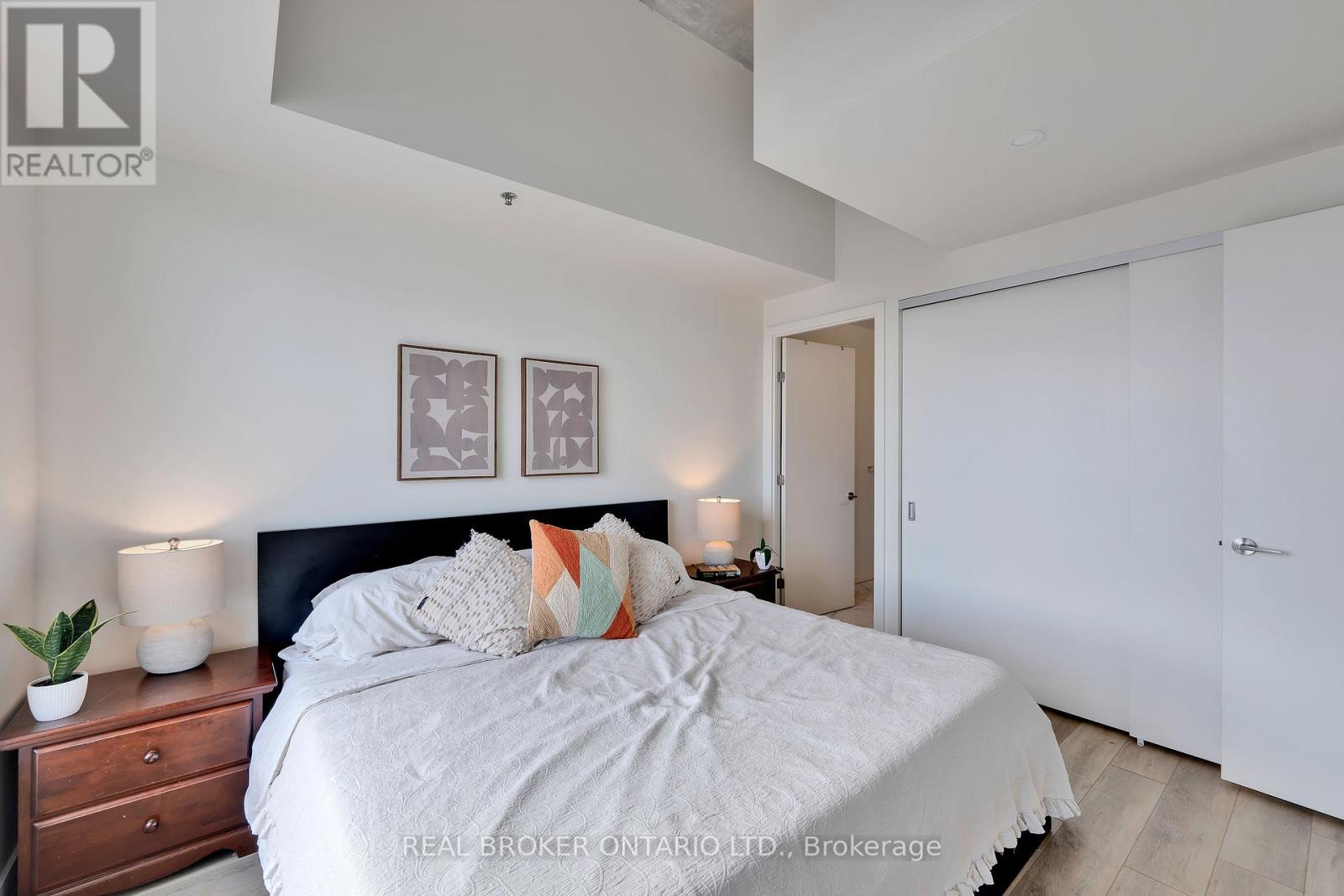 703 - 203 Catherine Street Property Photo 18