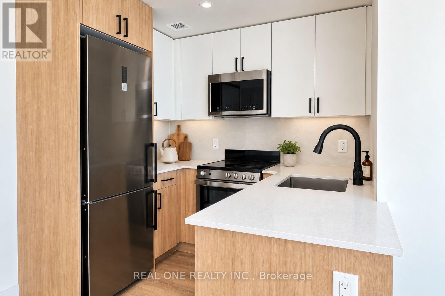 602 - 810 King Street W Property Photo 3