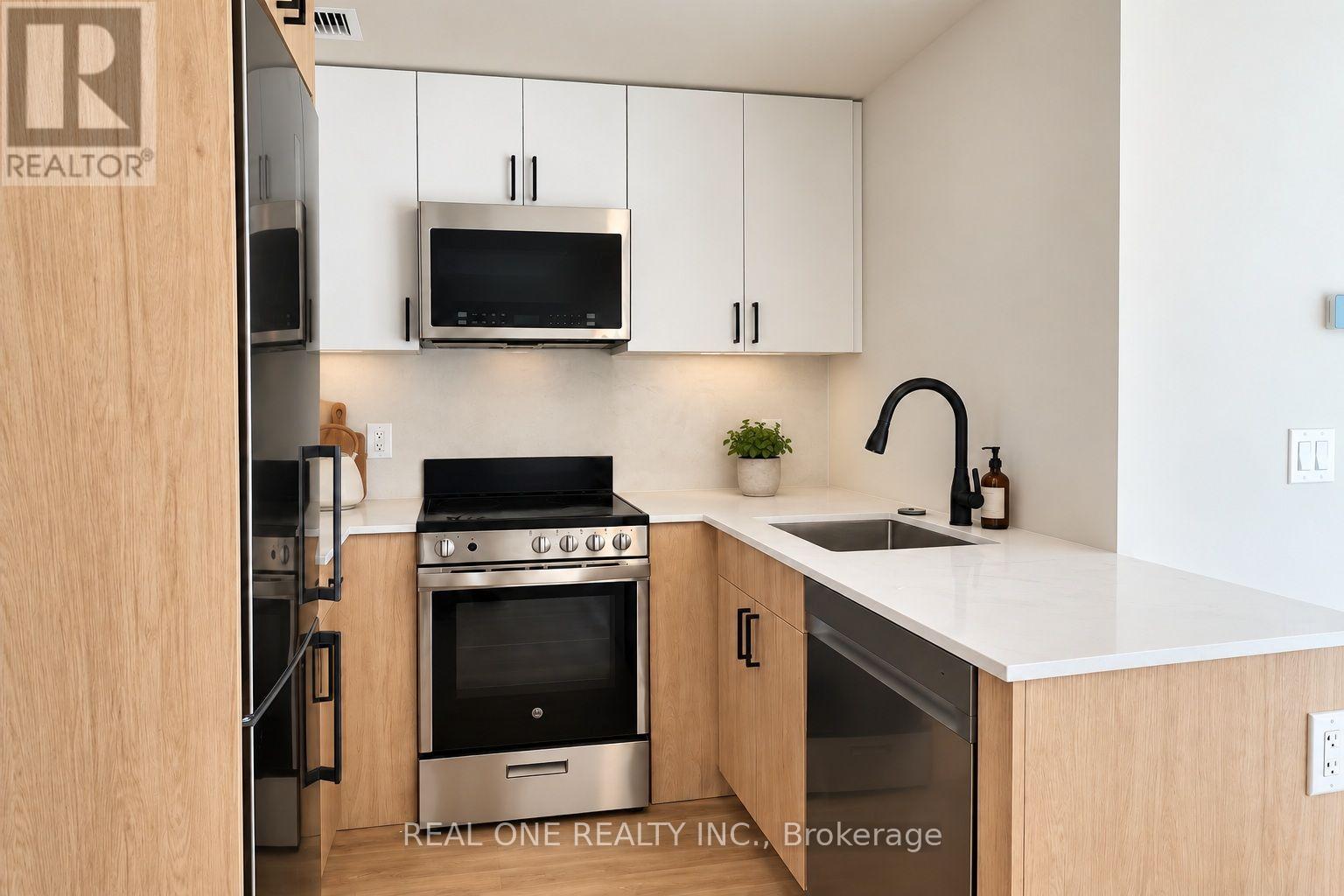 602 - 810 King Street W Property Photo 4