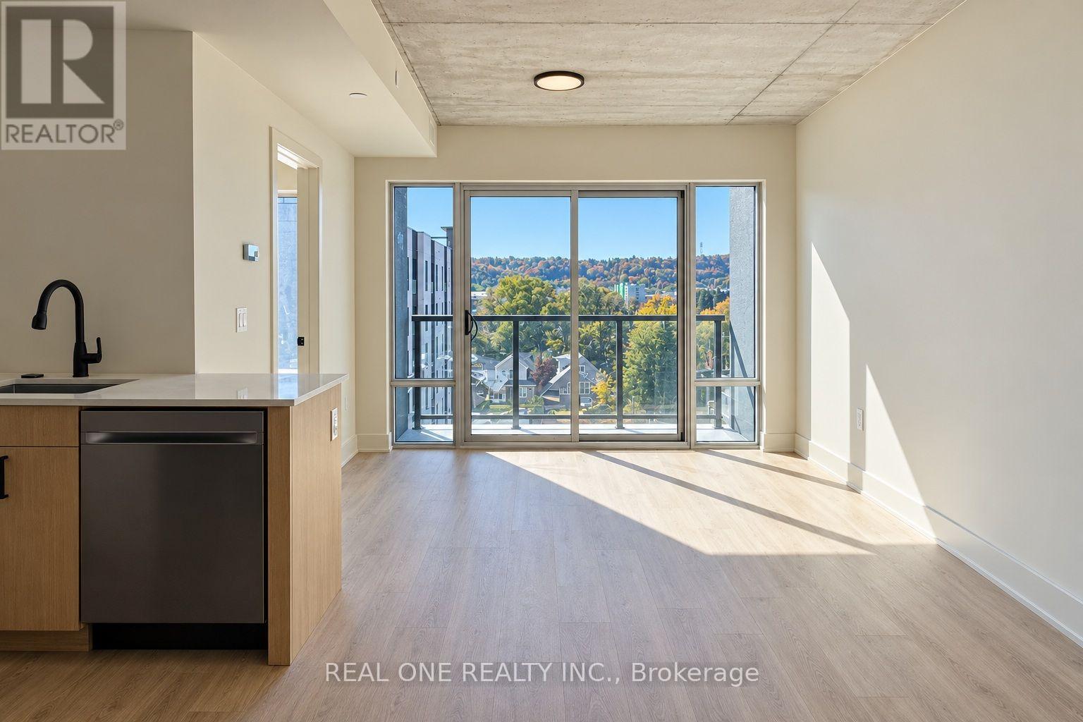 602 - 810 King Street W Property Photo 6