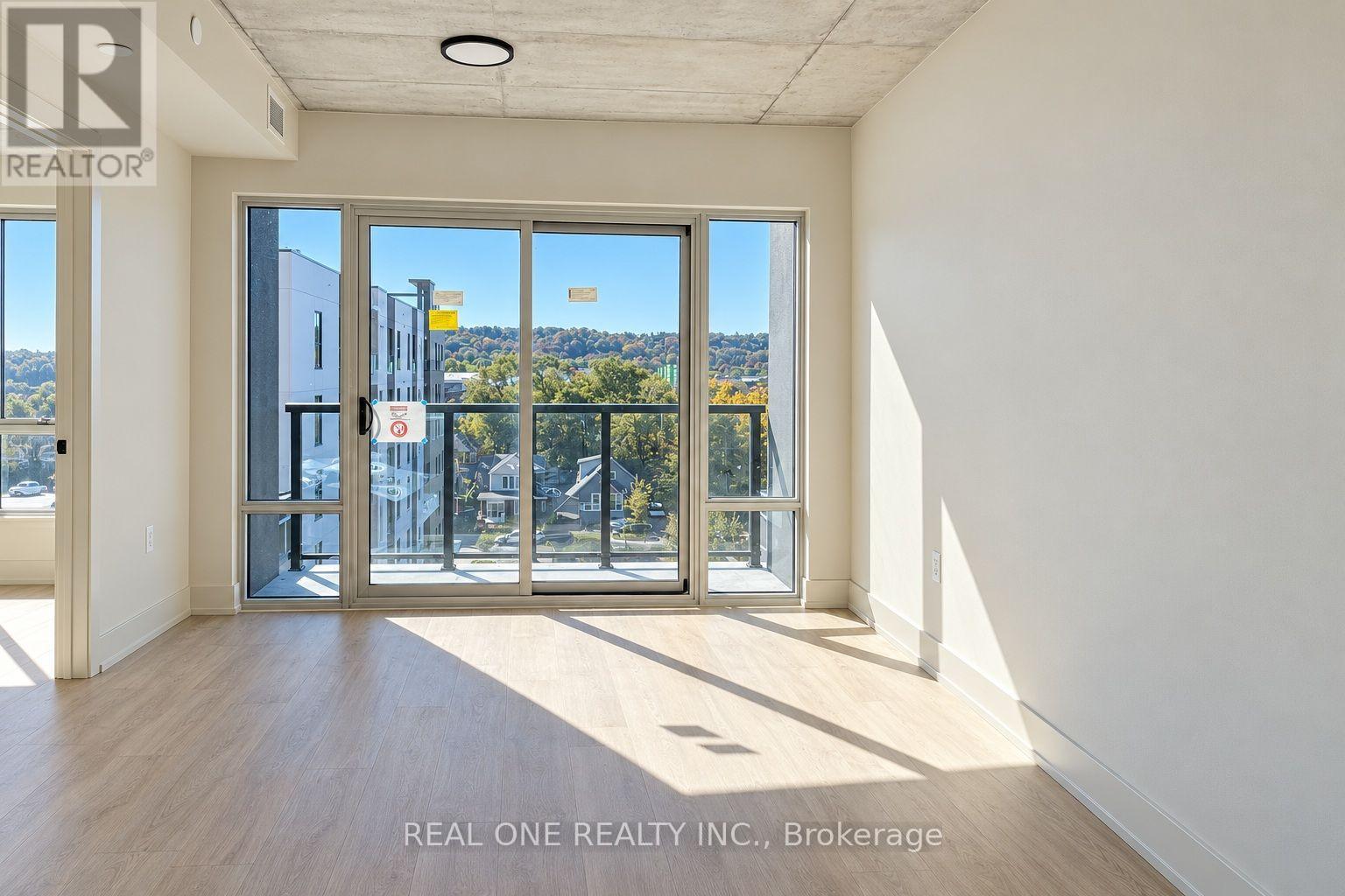 602 - 810 King Street W Property Photo 10