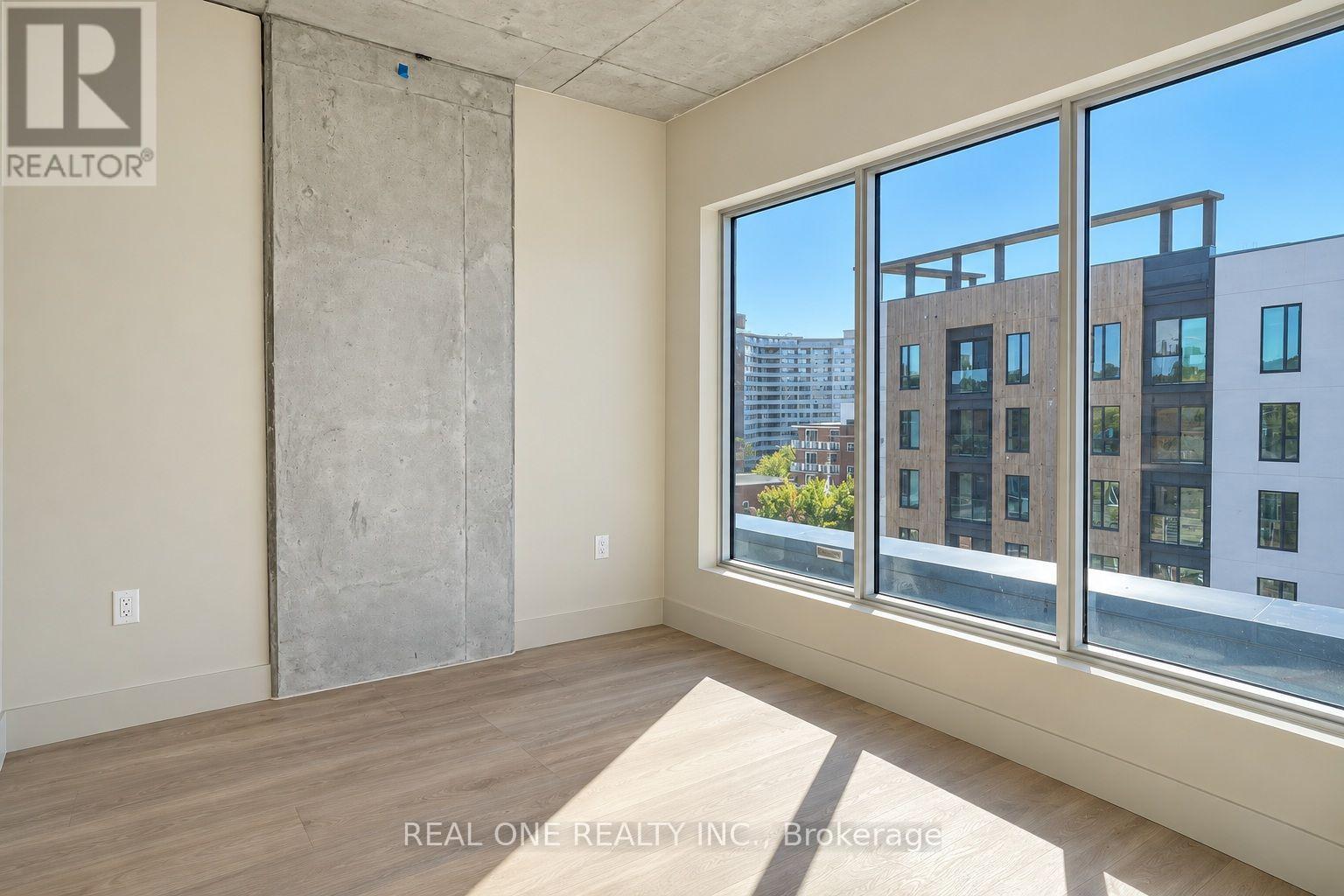 602 - 810 King Street W Property Photo 12