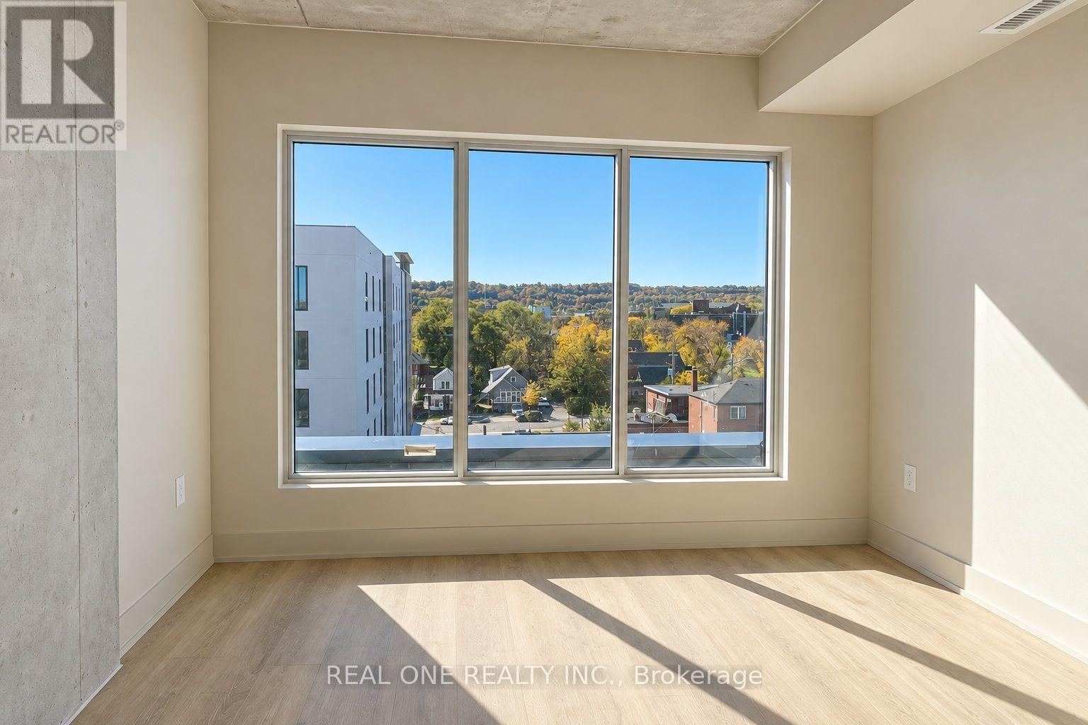 602 - 810 King Street W Property Photo 14