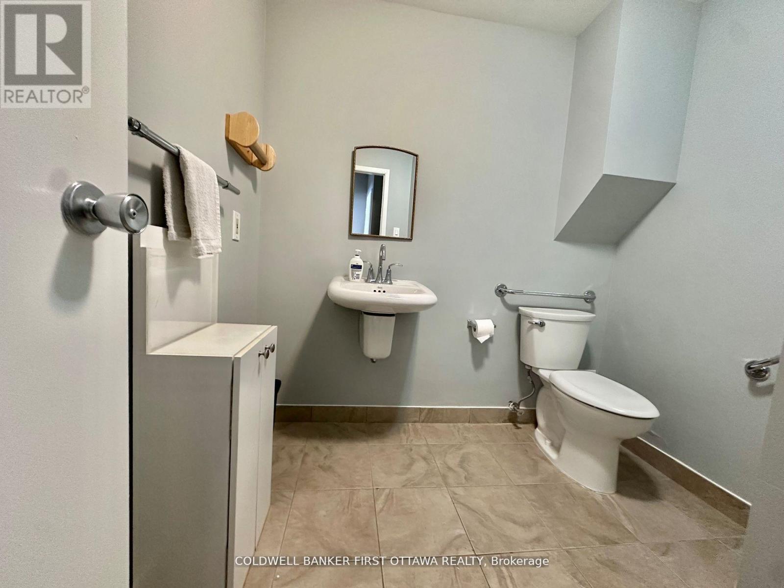 B2 - 2285 St Laurent Boulevard Property Photo 10
