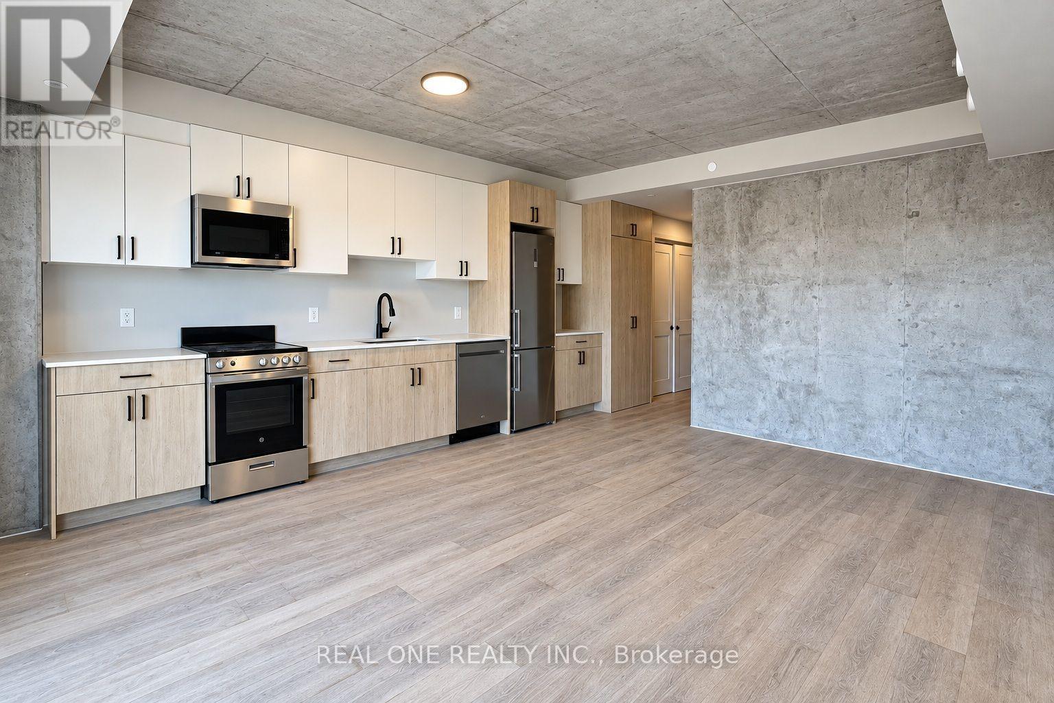 604 - 810 King Street W Property Photo 5
