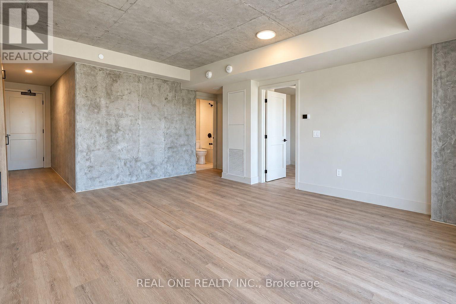 604 - 810 King Street W Property Photo 9
