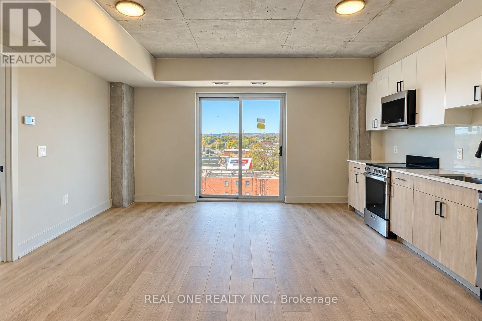 604 - 810 King Street W Property Photo 15