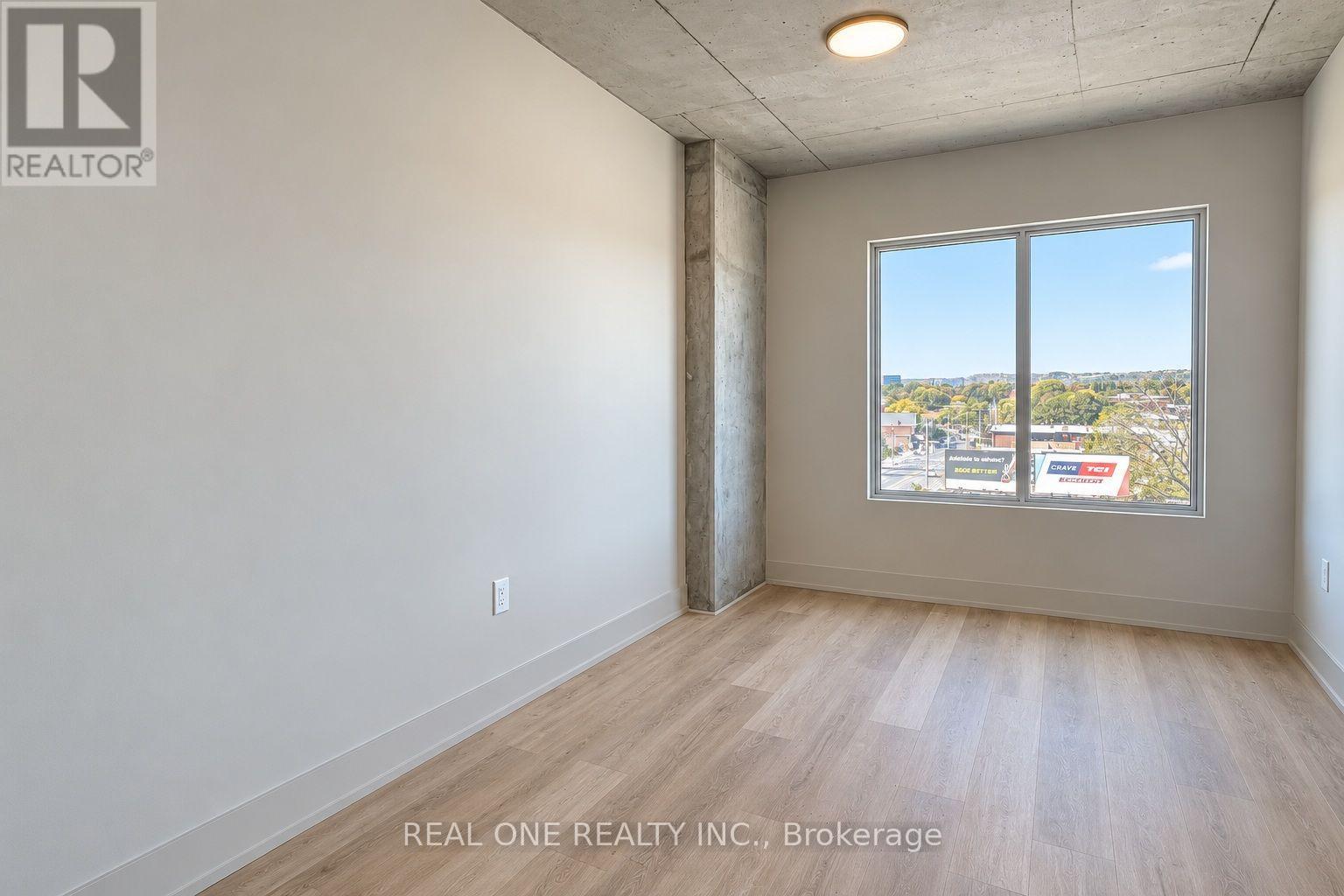604 - 810 King Street W Property Photo 19