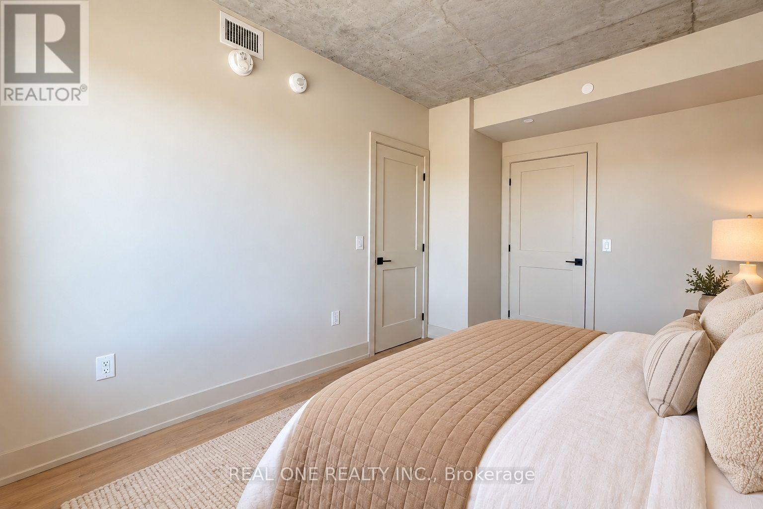 604 - 810 King Street W Property Photo 20