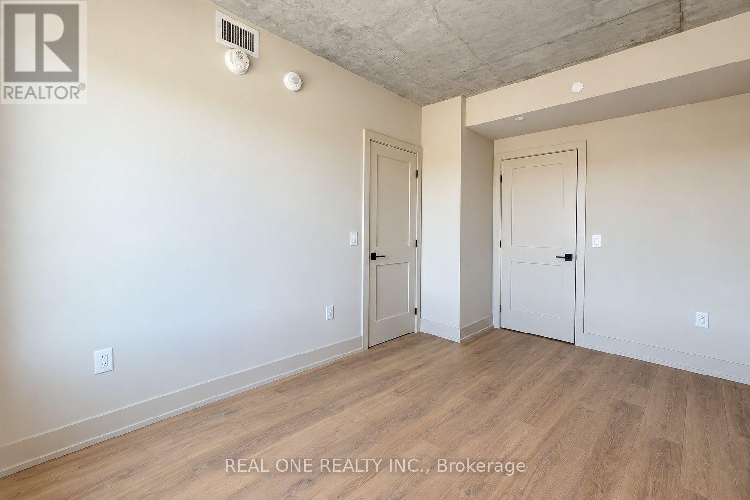 604 - 810 King Street W Property Photo 21