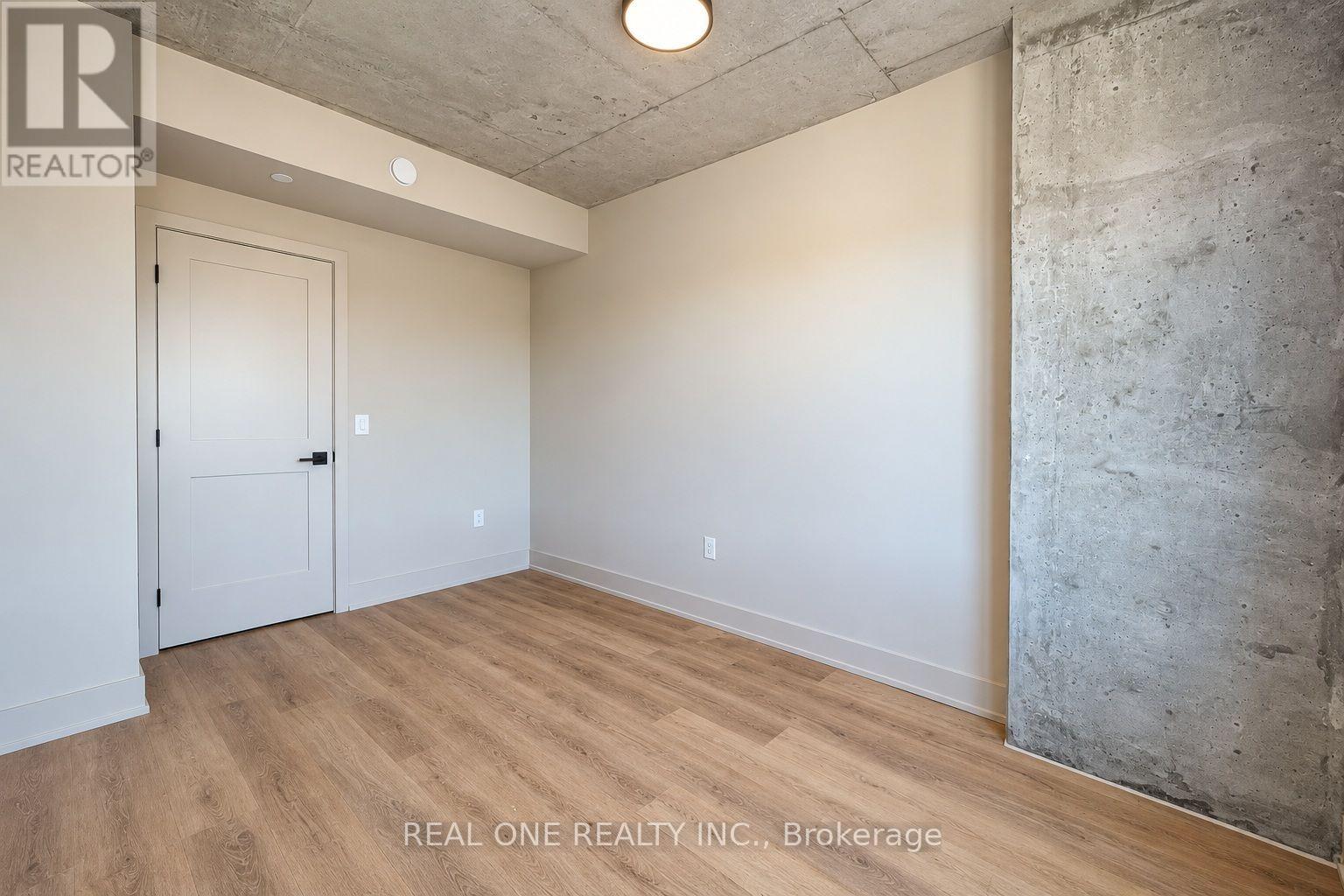 604 - 810 King Street W Property Photo 23