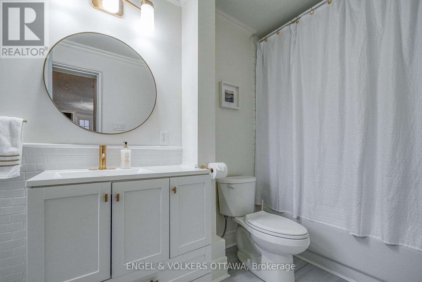 379 Madison Avenue Property Photo 12