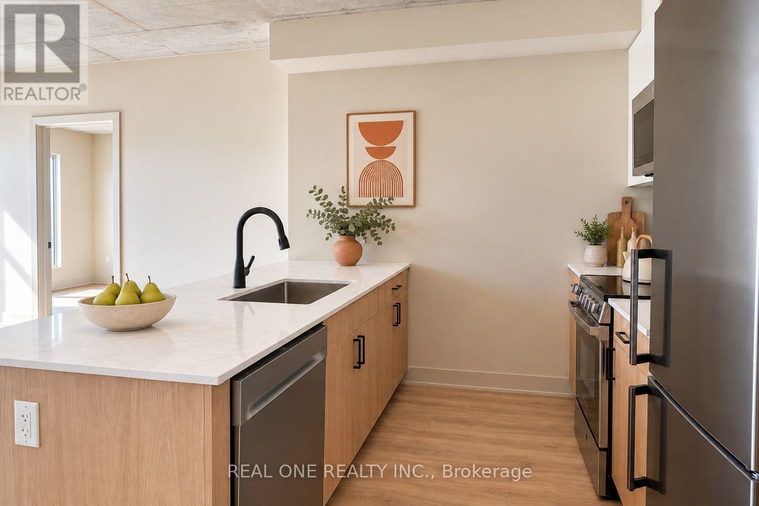 606 - 810 King Street W Property Photo 5