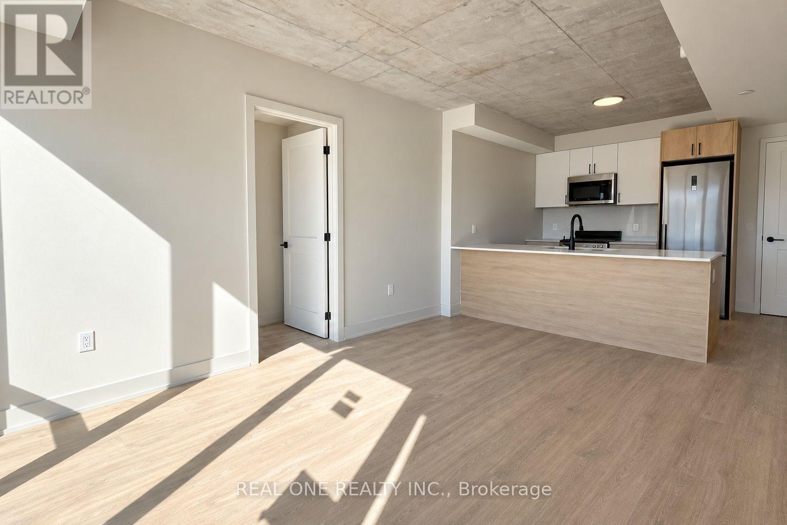 606 - 810 King Street W Property Photo 9