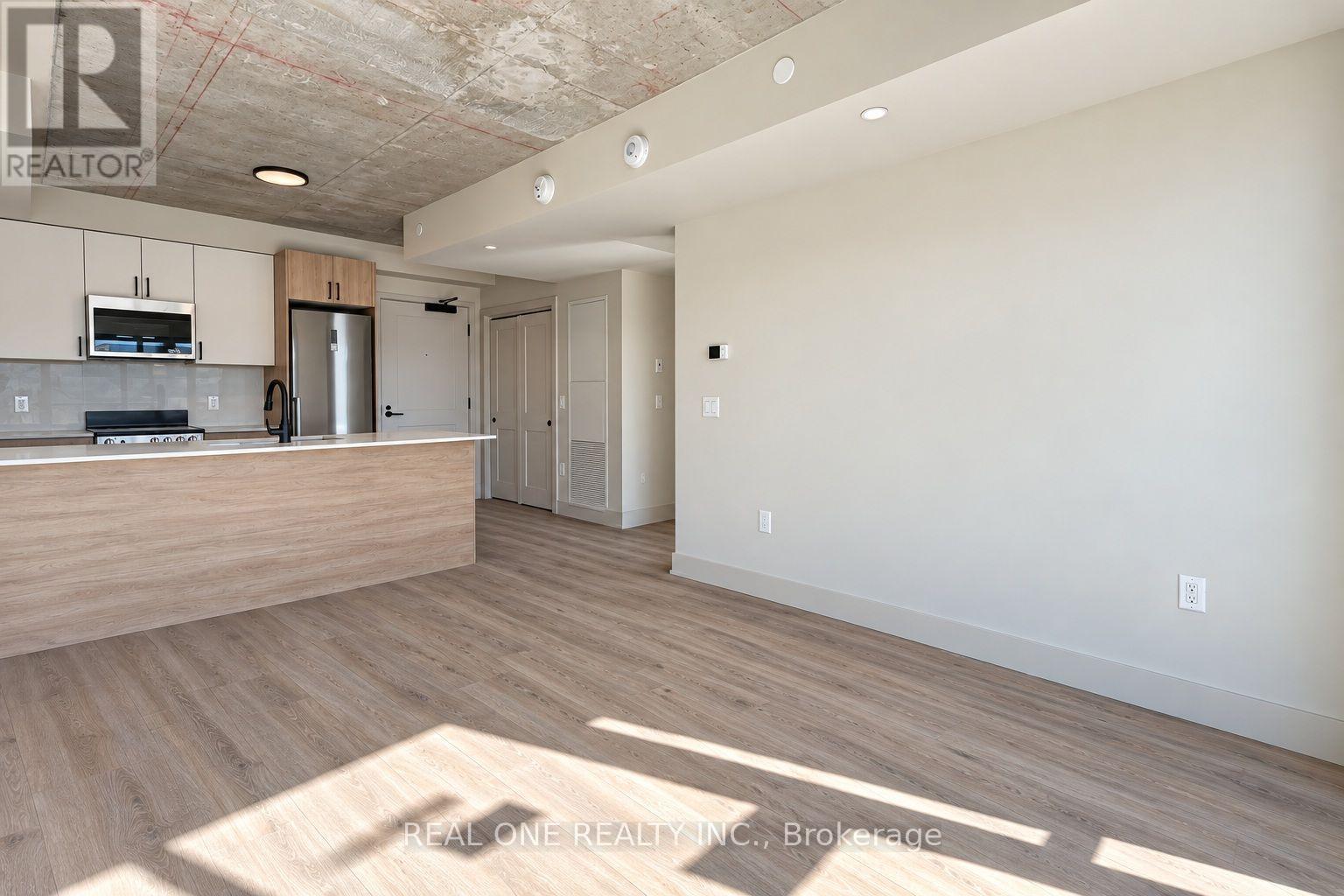 606 - 810 King Street W Property Photo 11