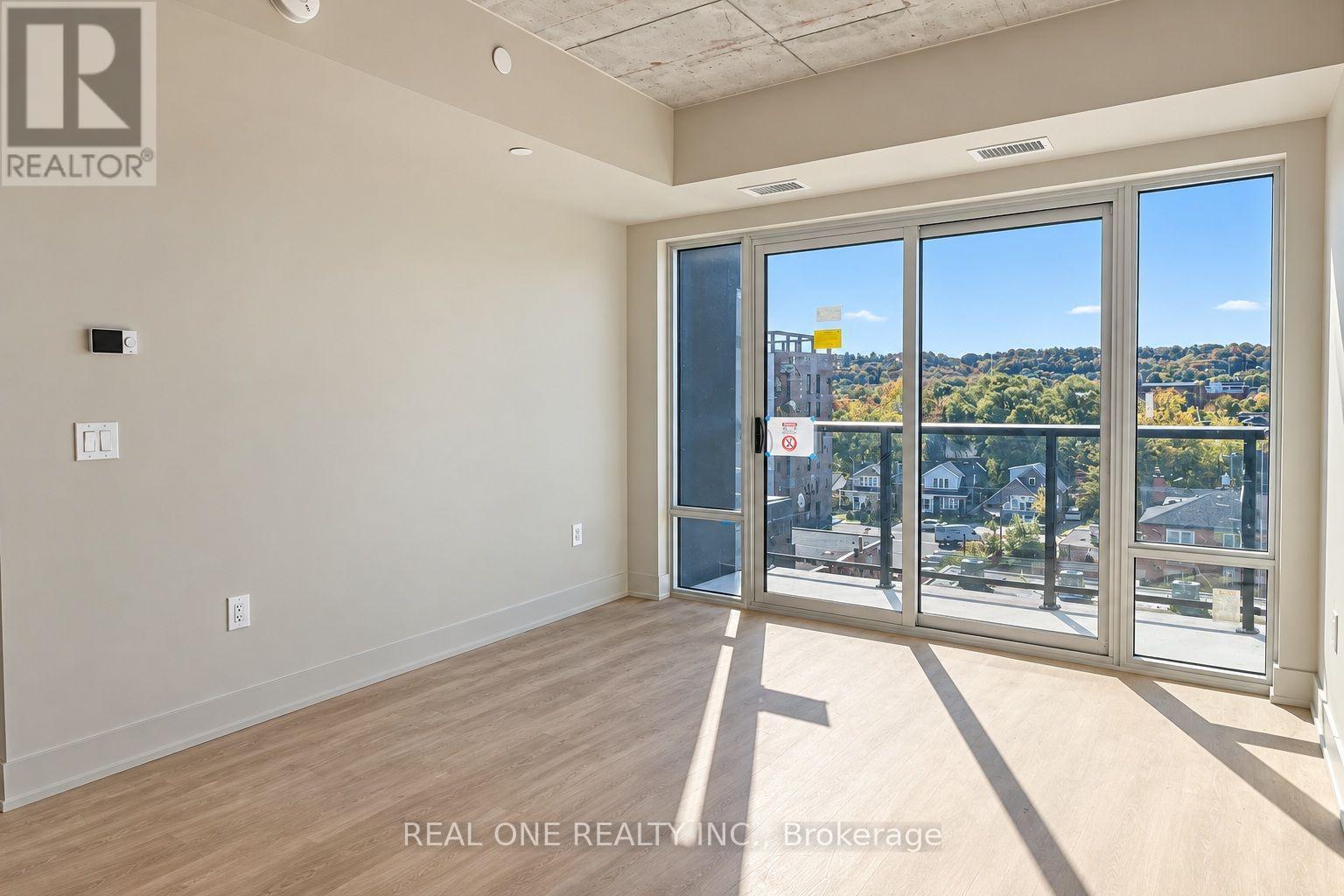 606 - 810 King Street W Property Photo 13